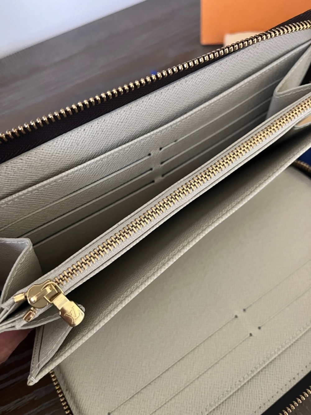 Louis Vuitton Zippy Monogram Organizer Wallet - Picture 10 of 12